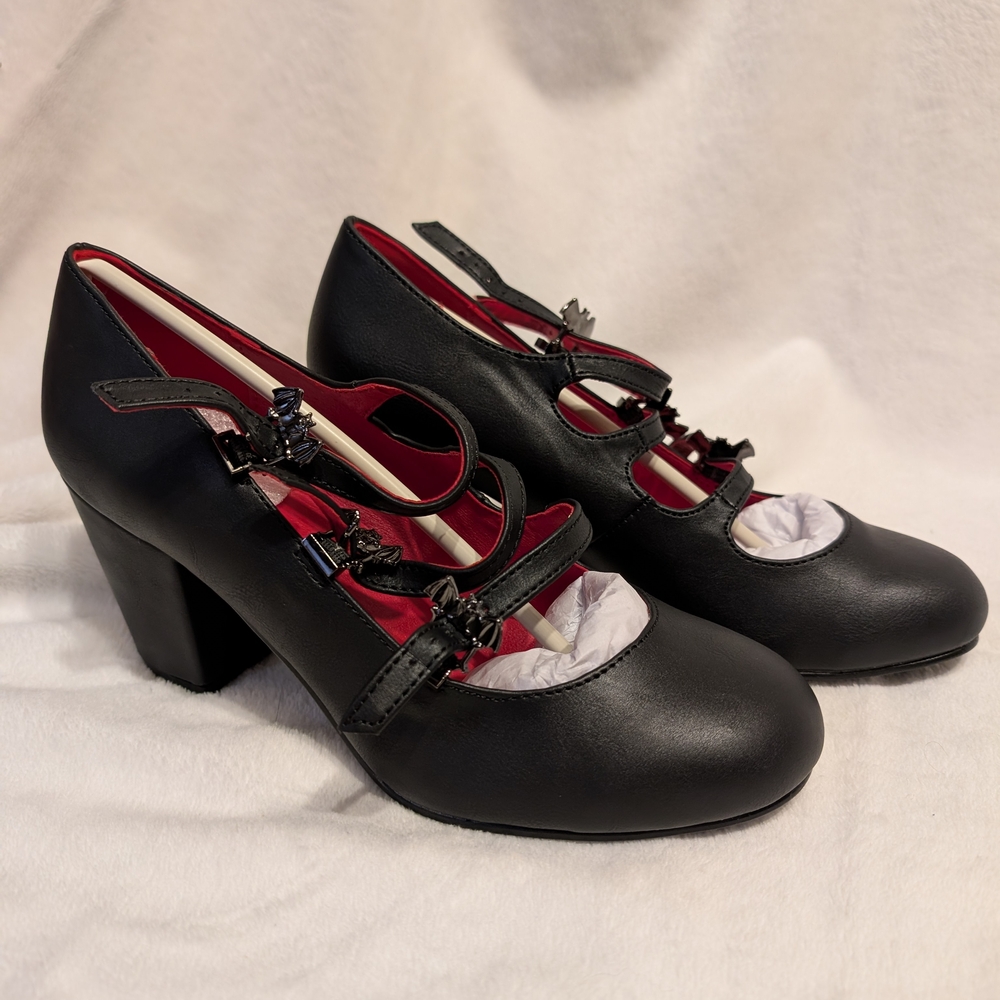 Demonia Vivika-38 Pumps
